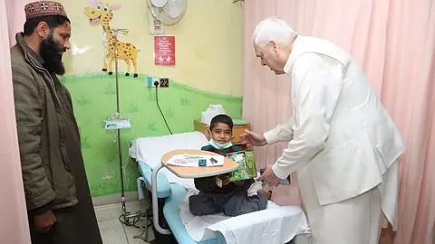 Shahbaz Tariq (FSKS) besøkte Shaukat Khanum-sykehuset i Lahore, februar 2023